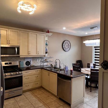 Spacious Detached In แบรมพ์ตัน ภายนอก รูปภาพ