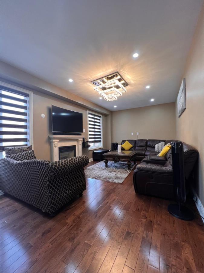 Spacious Detached In แบรมพ์ตัน ภายนอก รูปภาพ