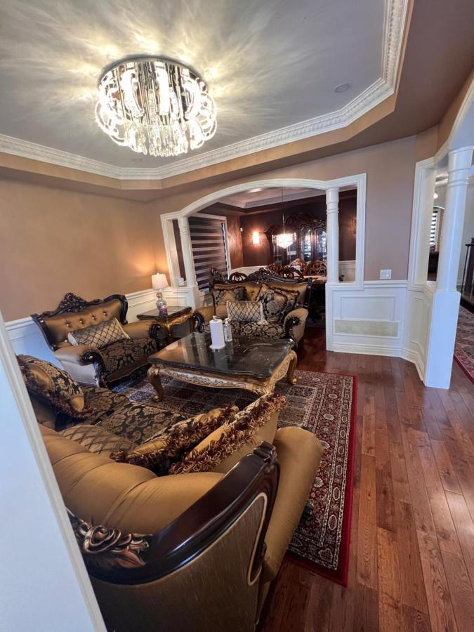 Spacious Detached In แบรมพ์ตัน ภายนอก รูปภาพ